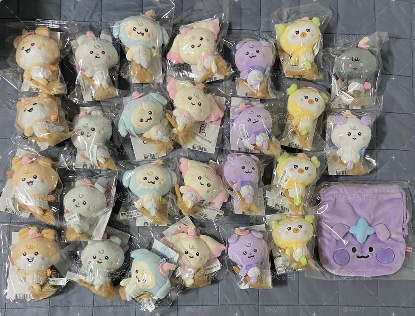 Ateez Mighteez魔法娃、卡套、大頭別針、掃帚娃