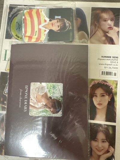  IZ*ONE 的寫真雜誌 DICON 第 8 期采源封面