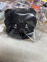 友榮肩上娃含卡
