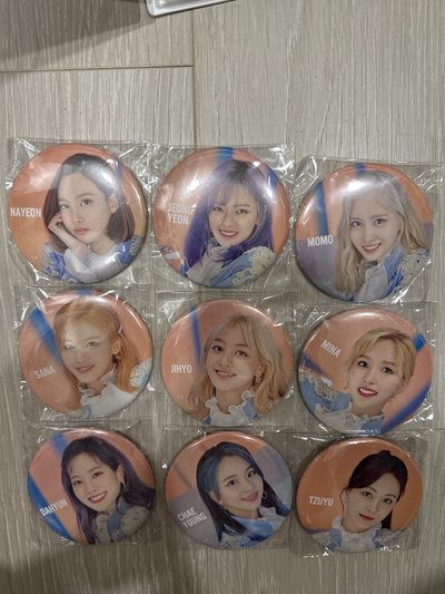 Twice fanfare徽章