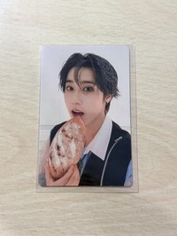 Hollw 期間限定盤專卡