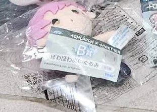 B賞顯娃娃（粉色頭髮）