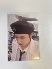 貝雷低頭俊