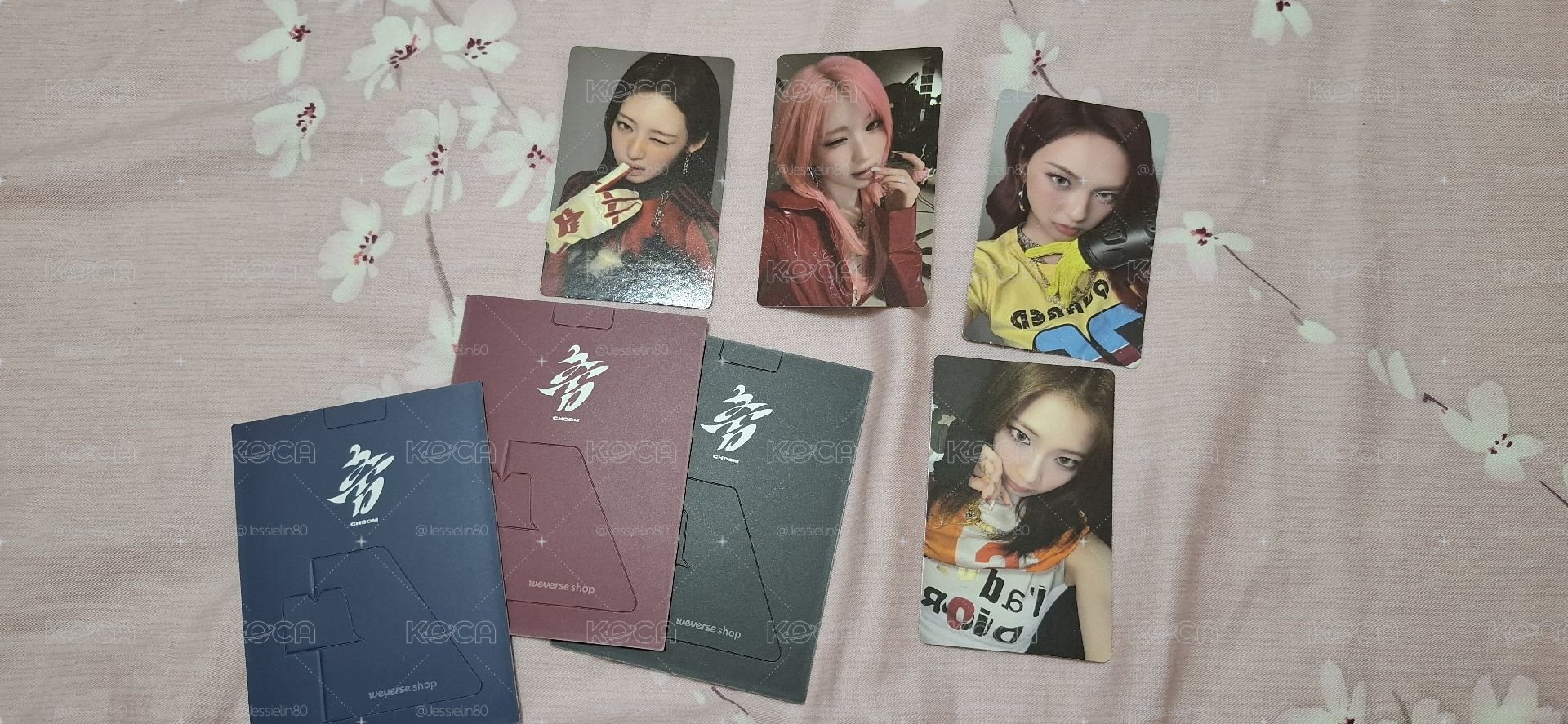 Weverse 通路特典。只有四張