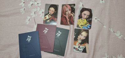 Weverse 通路特典。只有四張