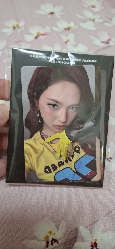 Weverse 通路特典。只有四張