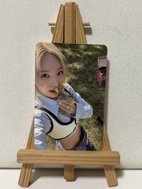 拿花草地自拍（多帶*1