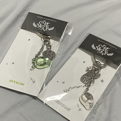 QWER 快閃店周邊