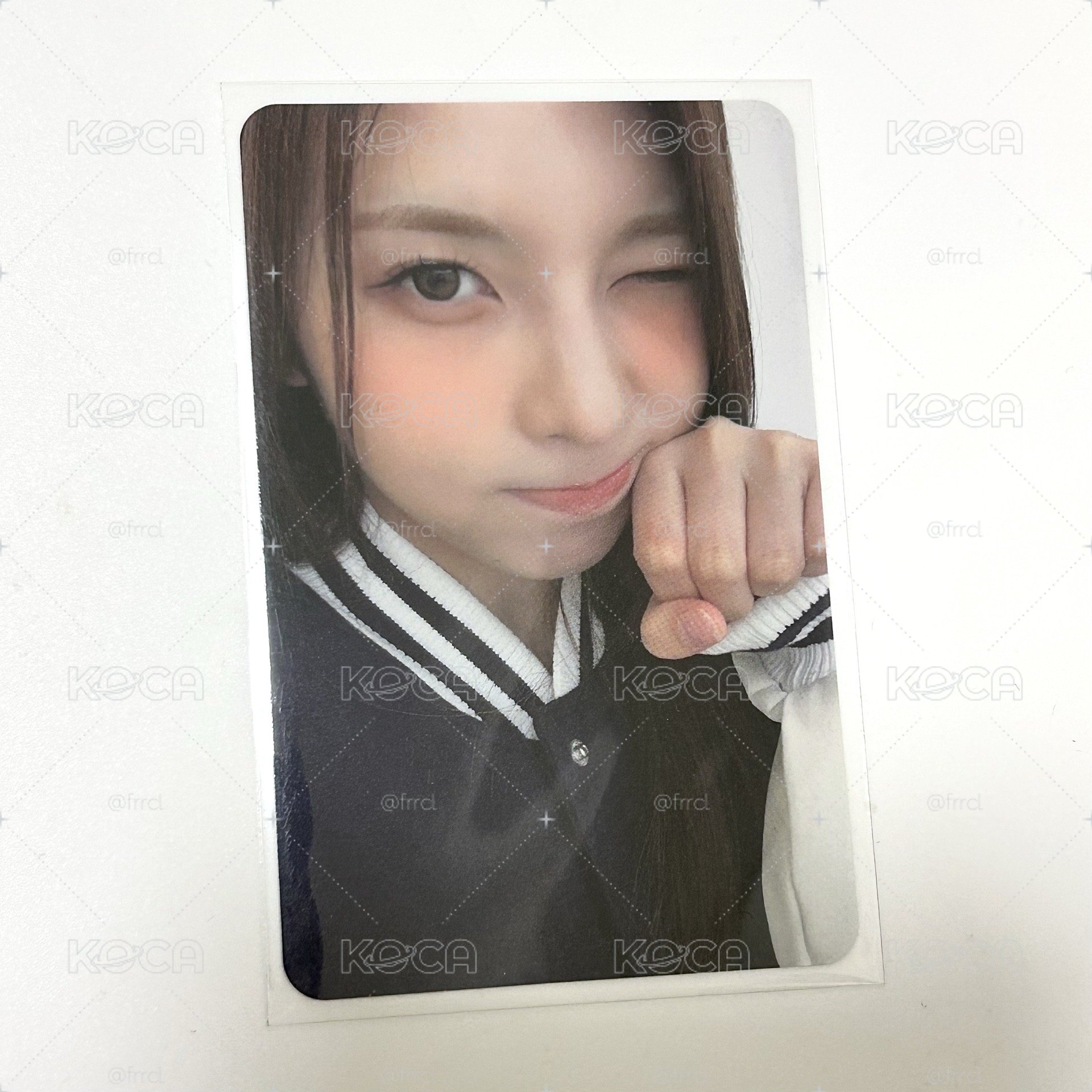 入場卡裴 wink+握拳相當可愛