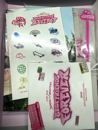 ITZY 2023 BFF 年曆
