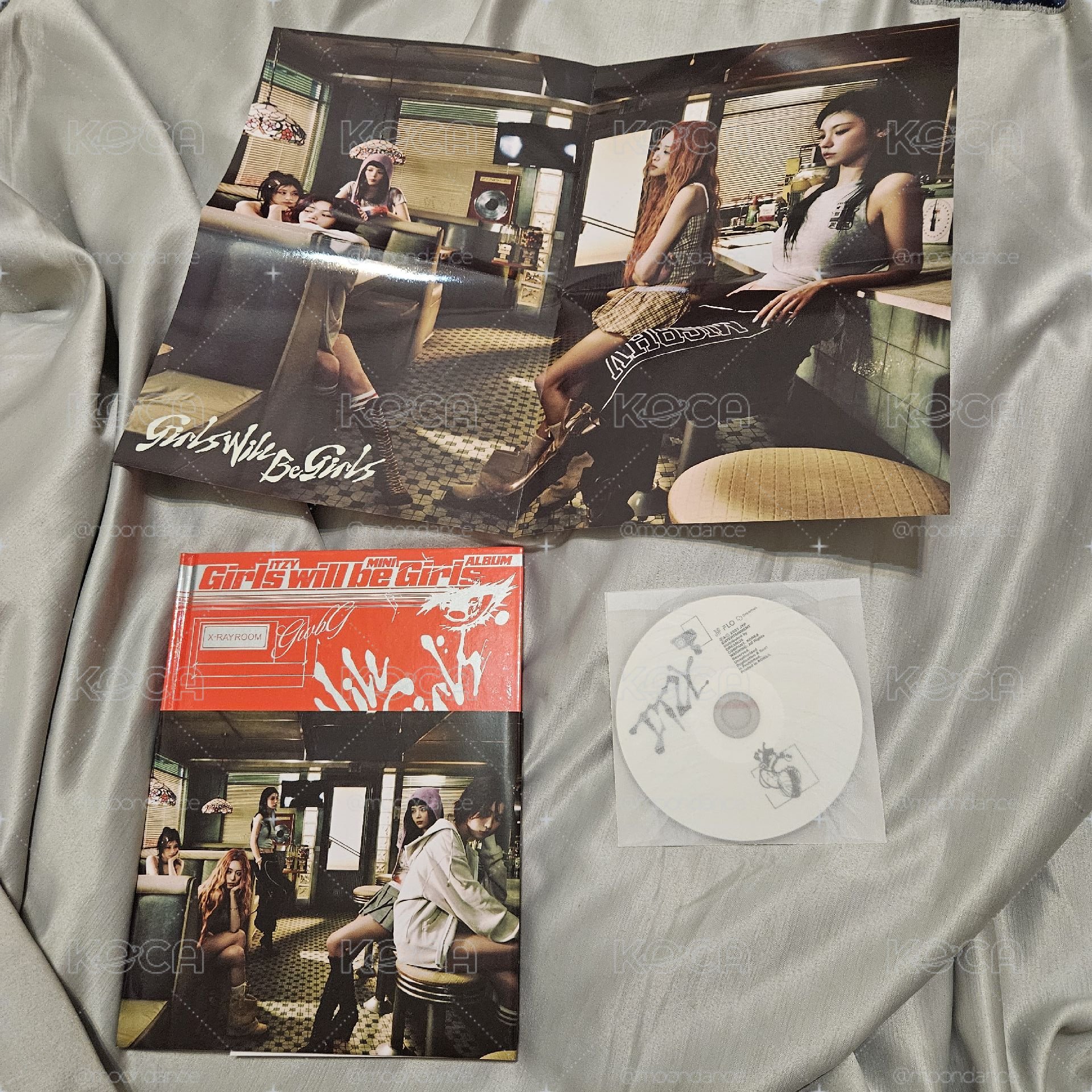 ITZY GWBG 專輯 空專，僅含寫真書+海報+CD，Photo book ver.