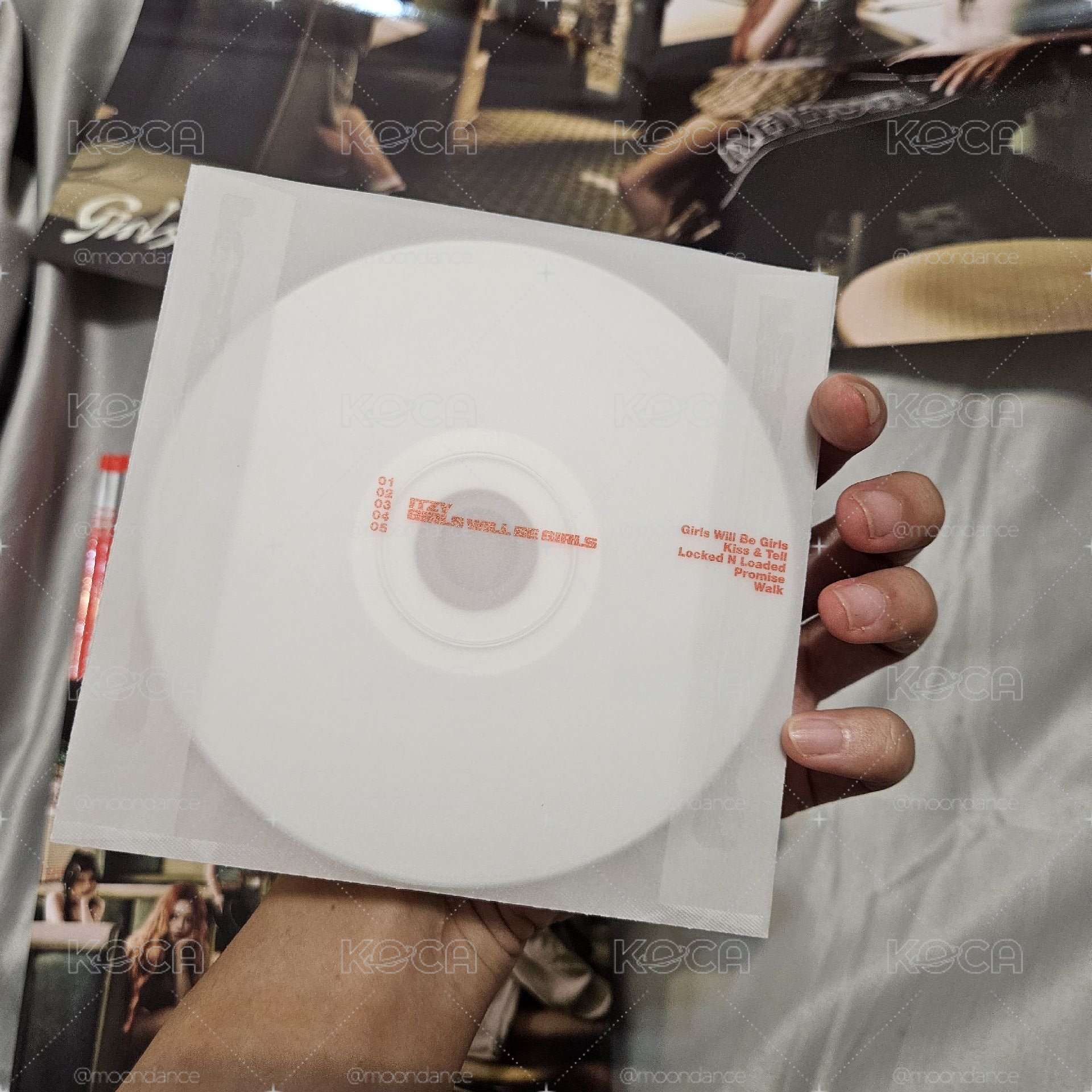 ITZY GWBG 專輯 空專，僅含寫真書+海報+CD，Photo book ver.