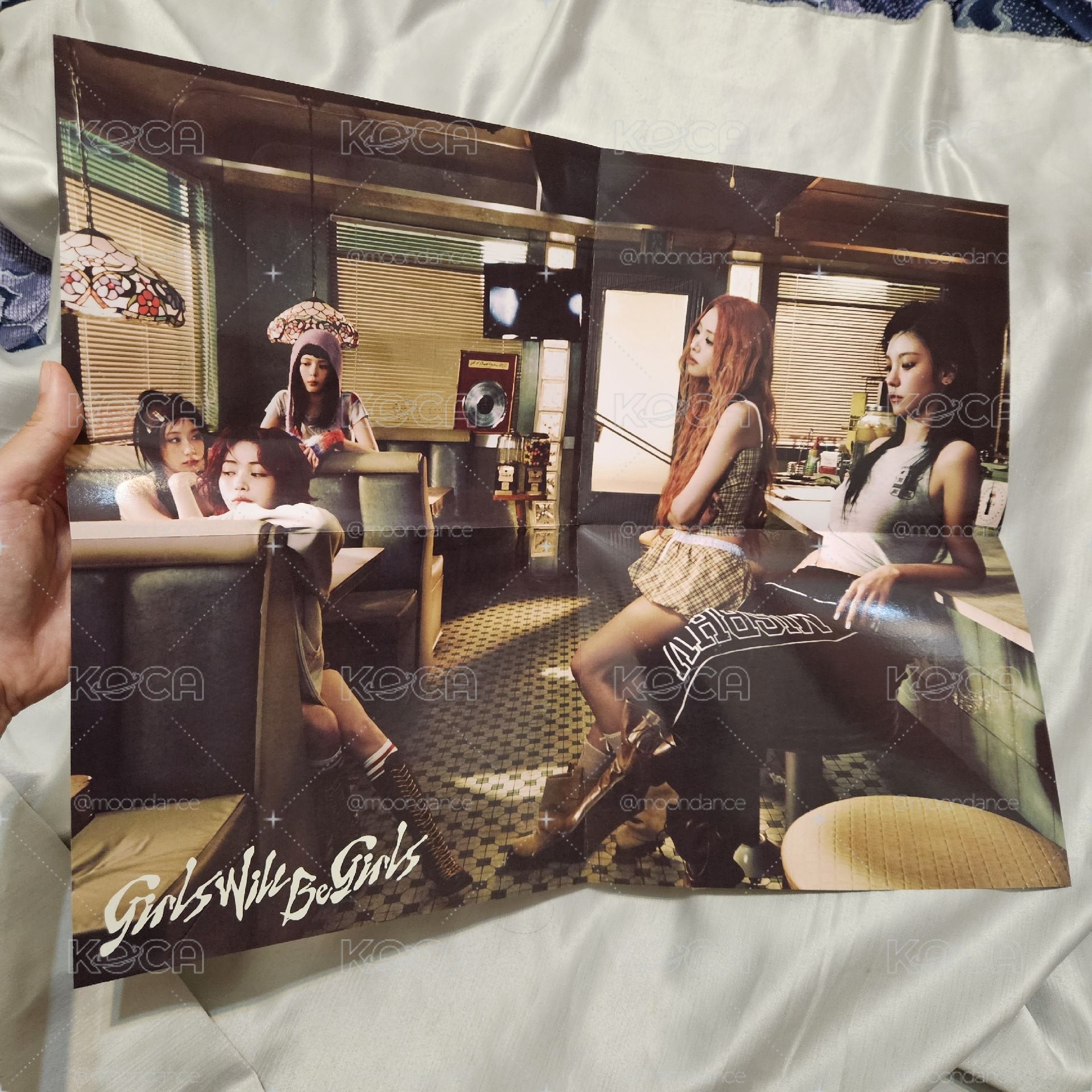ITZY GWBG 專輯 空專，僅含寫真書+海報+CD，Photo book ver.
