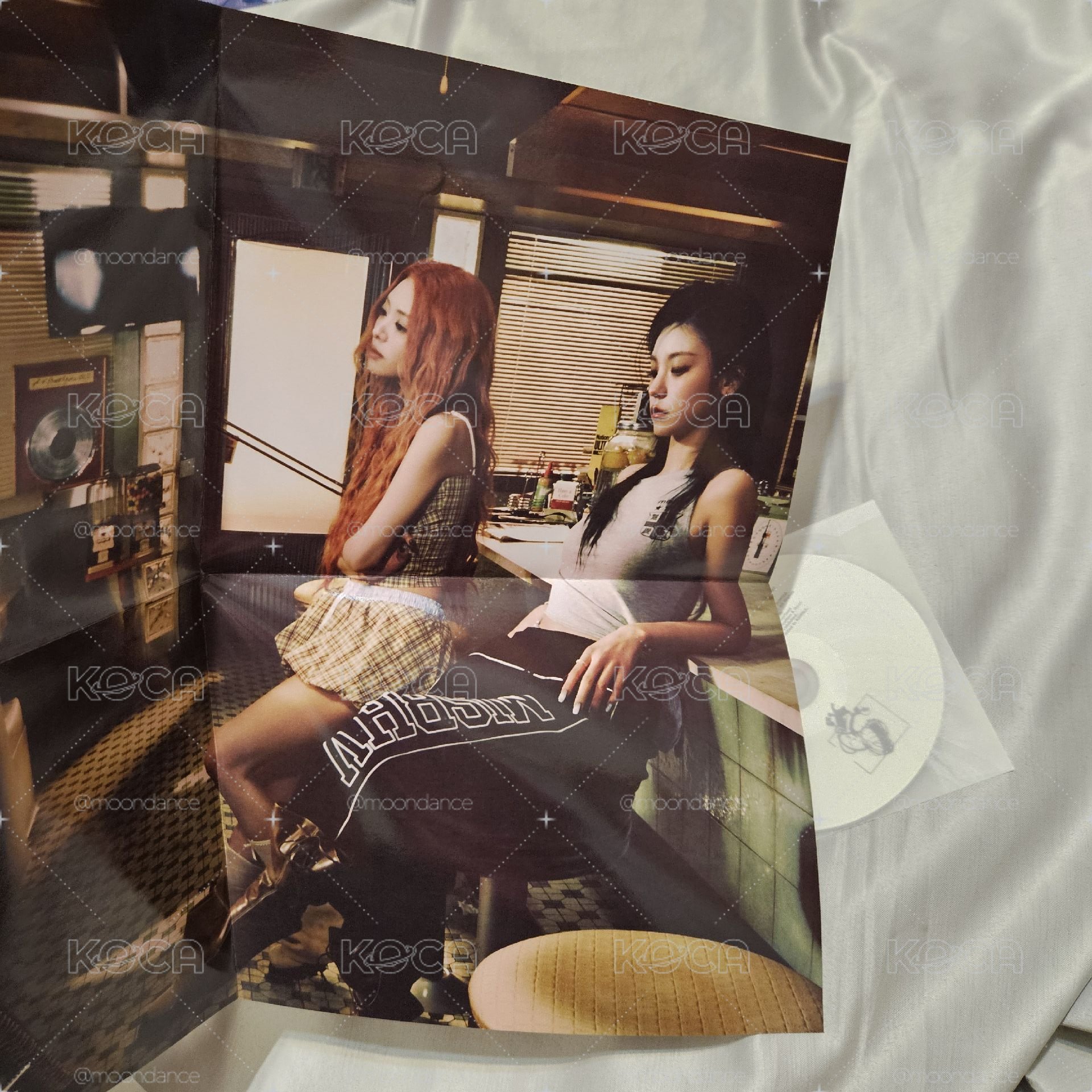 ITZY GWBG 專輯 空專，僅含寫真書+海報+CD，Photo book ver.