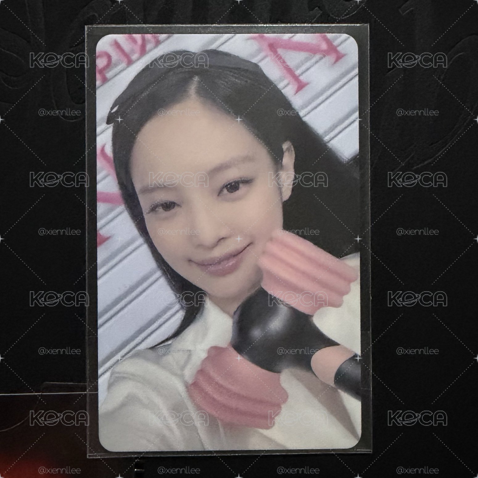 手燈妮