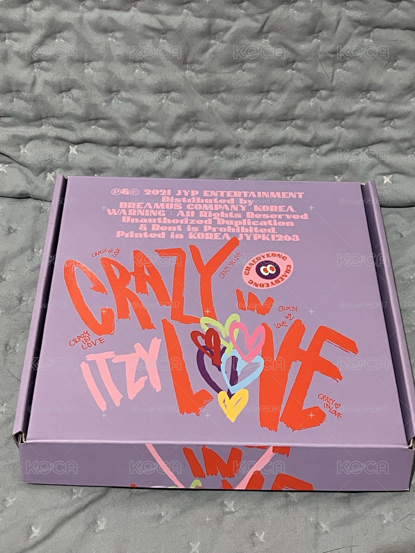 ITZY 的正規一專輯《CRAZY IN LOVE》