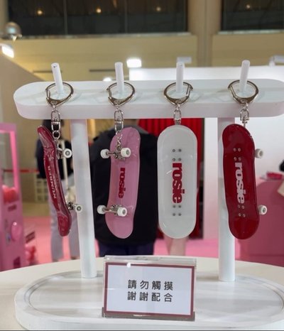 Rosé小滑板盲盒