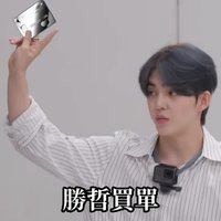 生氣時用臉撞牆壁🐶 