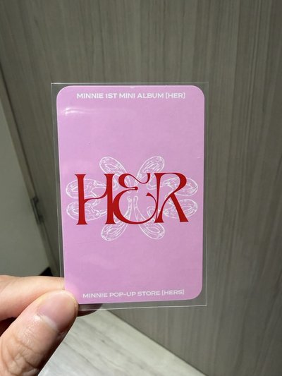 米妮 HER 快閃周邊卡
