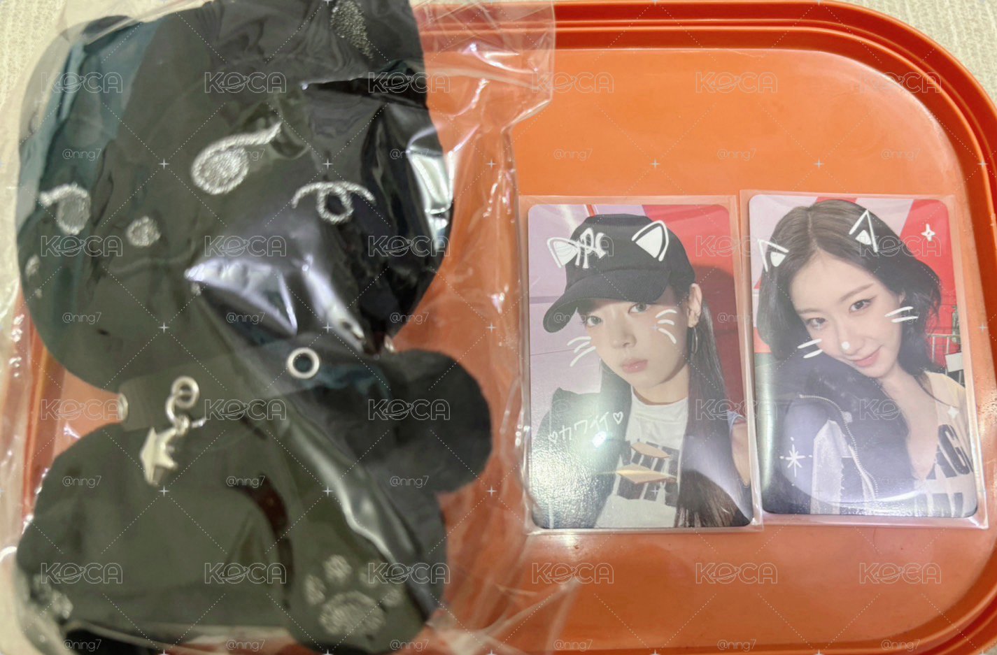 未拆彩領坐姿黑娃+2張小卡（整圖出售）現貨