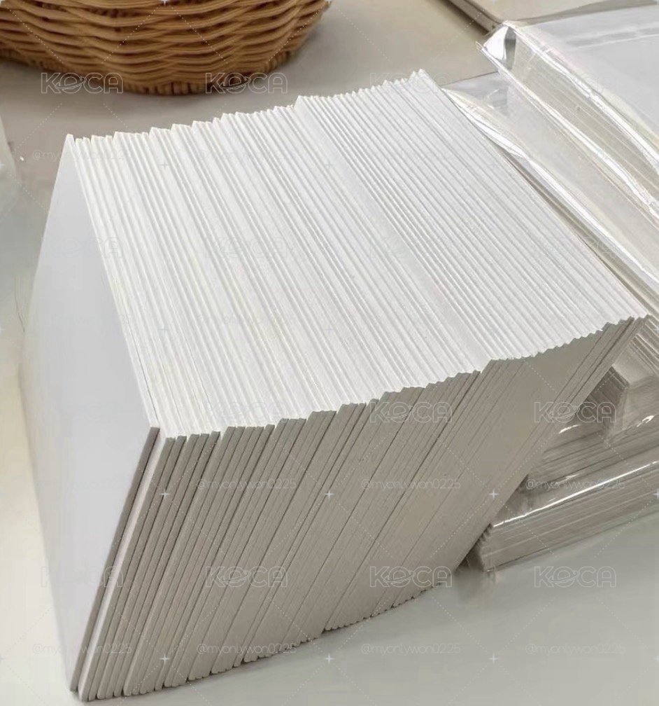 白色硬紙板