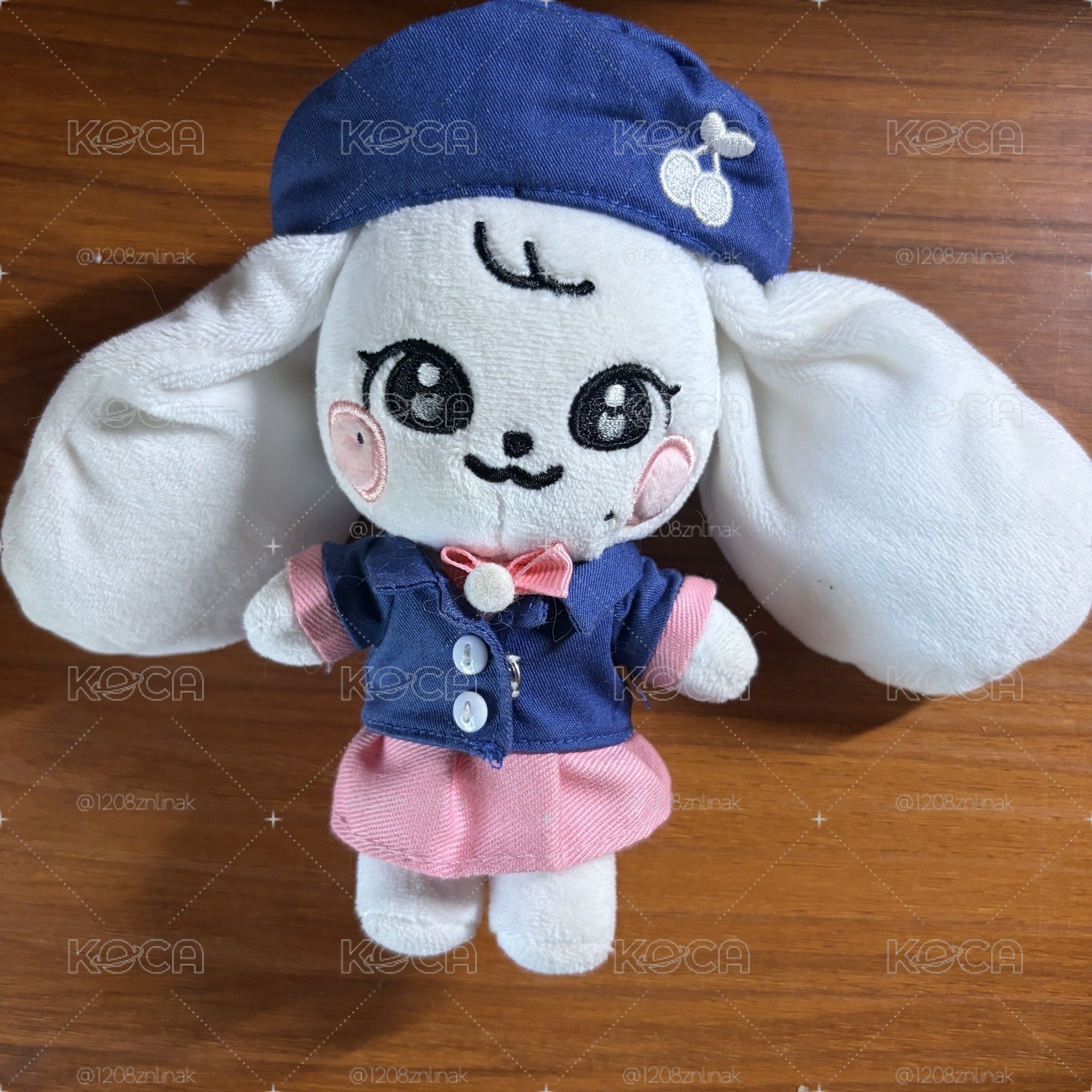 拆擺校服員