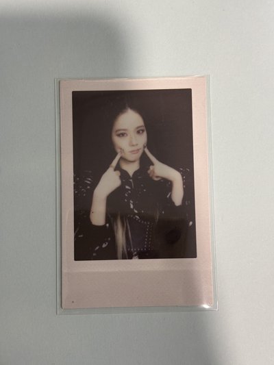 JISOO.   JENNIE.  