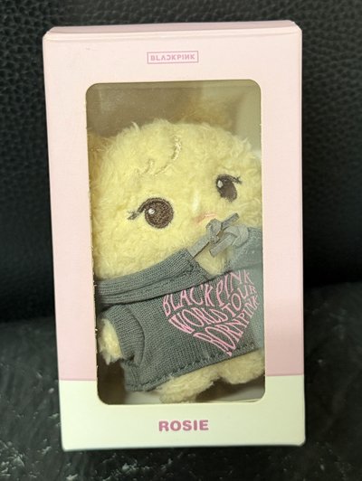 ROSÉ娃娃
