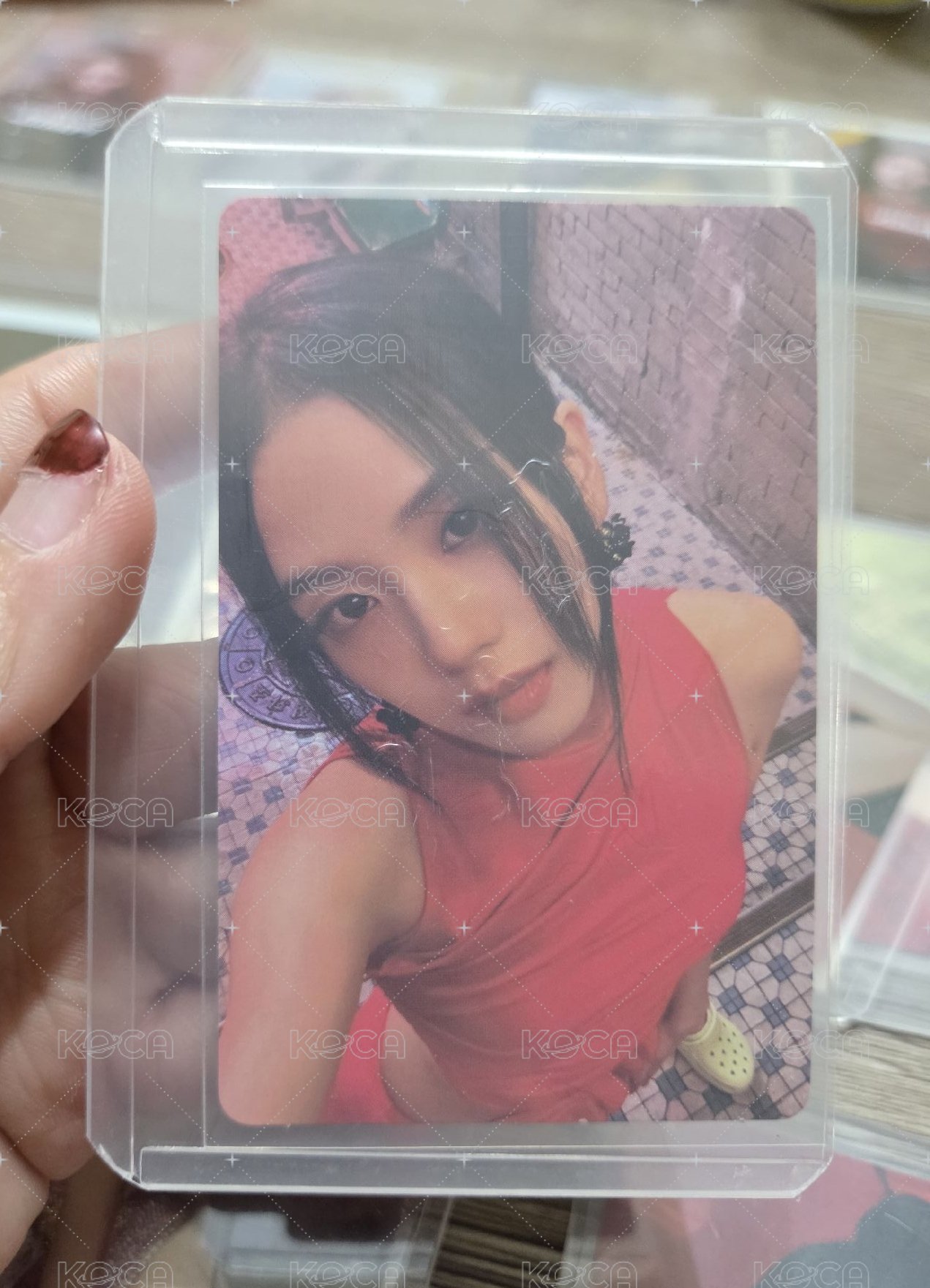 側臉往上看