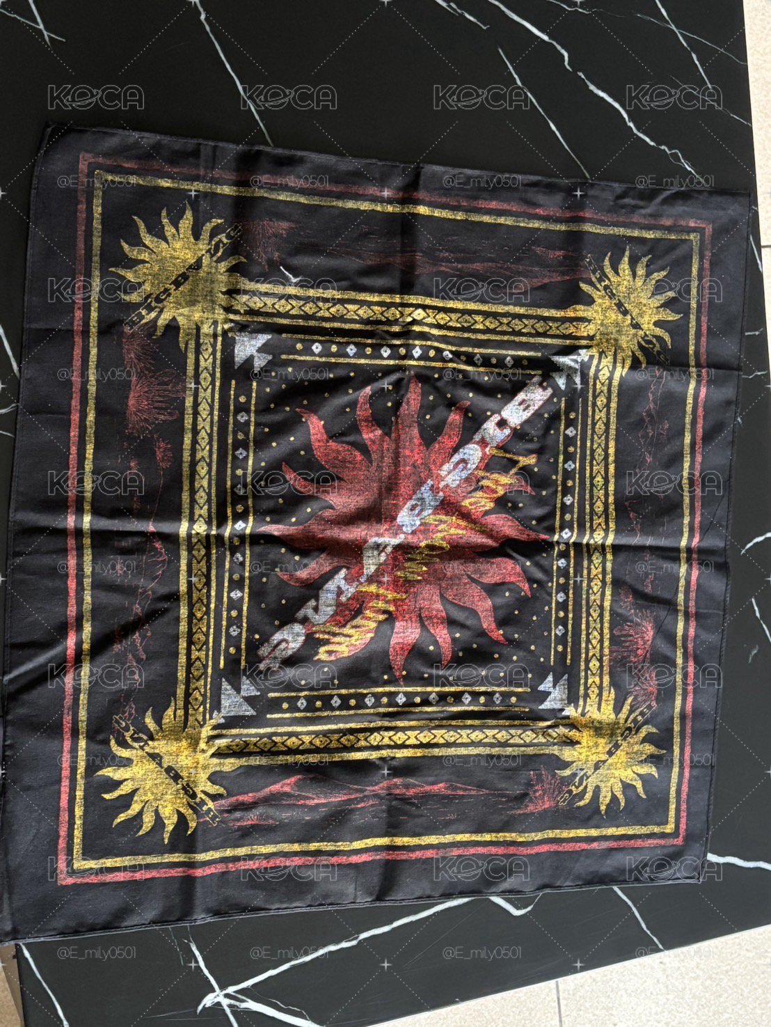 BIGBANG科切拉絲巾➡️預購部分還有3條可以售出