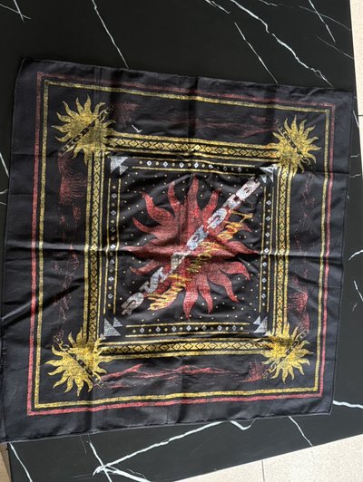 BIGBANG科切拉絲巾➡️預購部分還有3條可以售出