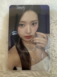 摸臉