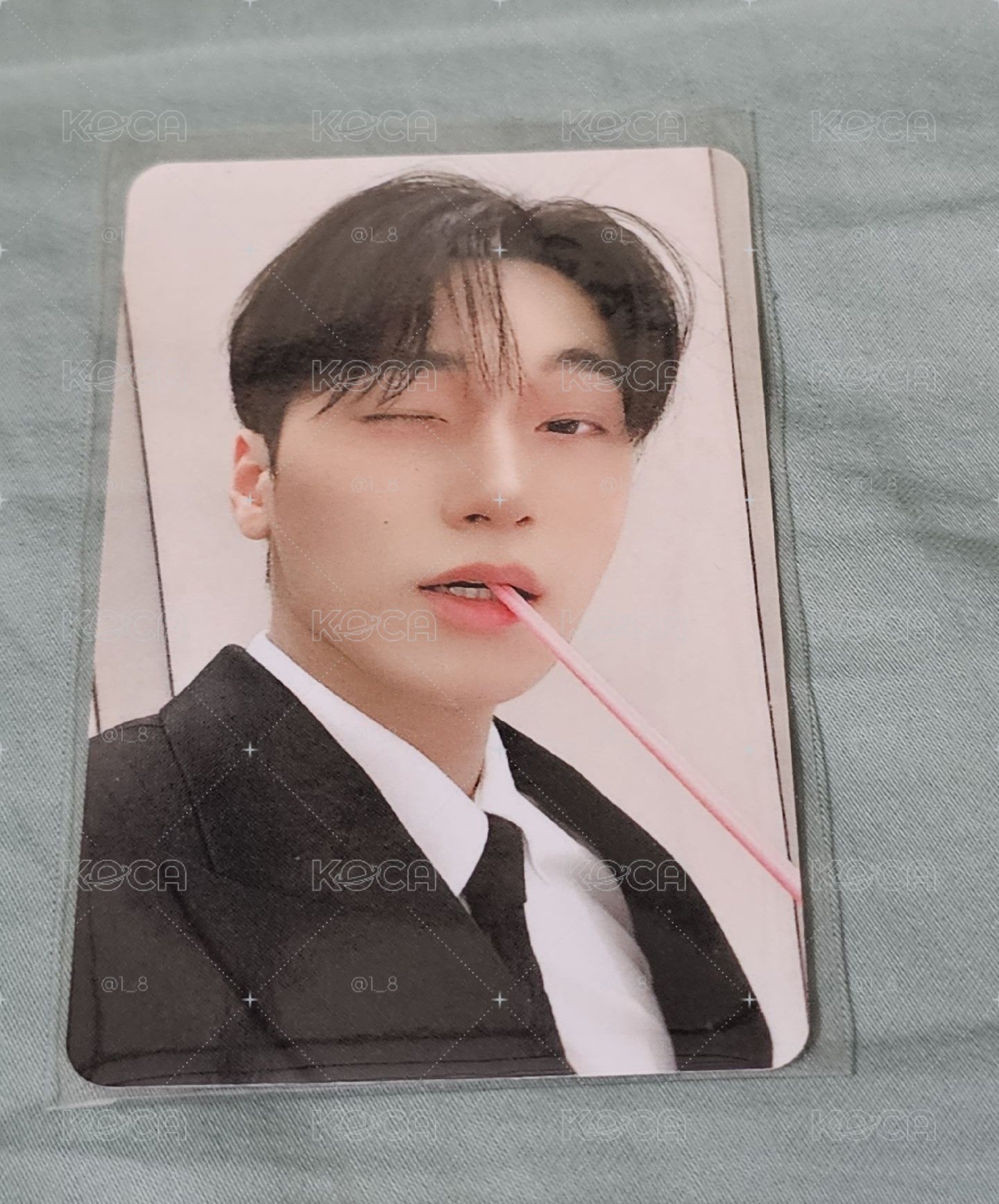 Ateez 咬吸管傘 