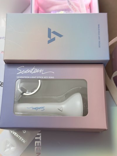 （現貨四個合售 可一日左右寄出）seventeen 克拉棒 一代手燈+二代手燈+一代小手燈+三代小手燈 應援棒