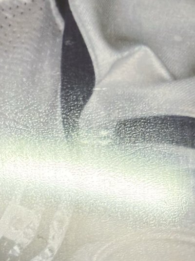 已撕膜 有不明顯的pvc出廠瑕疵（圖二、三）Jiwoo五星
