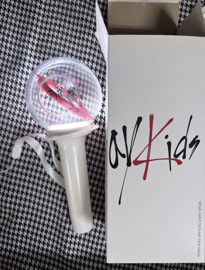 (現貨 紙箱寄出 可當日寄出）straykids skz 一代手燈