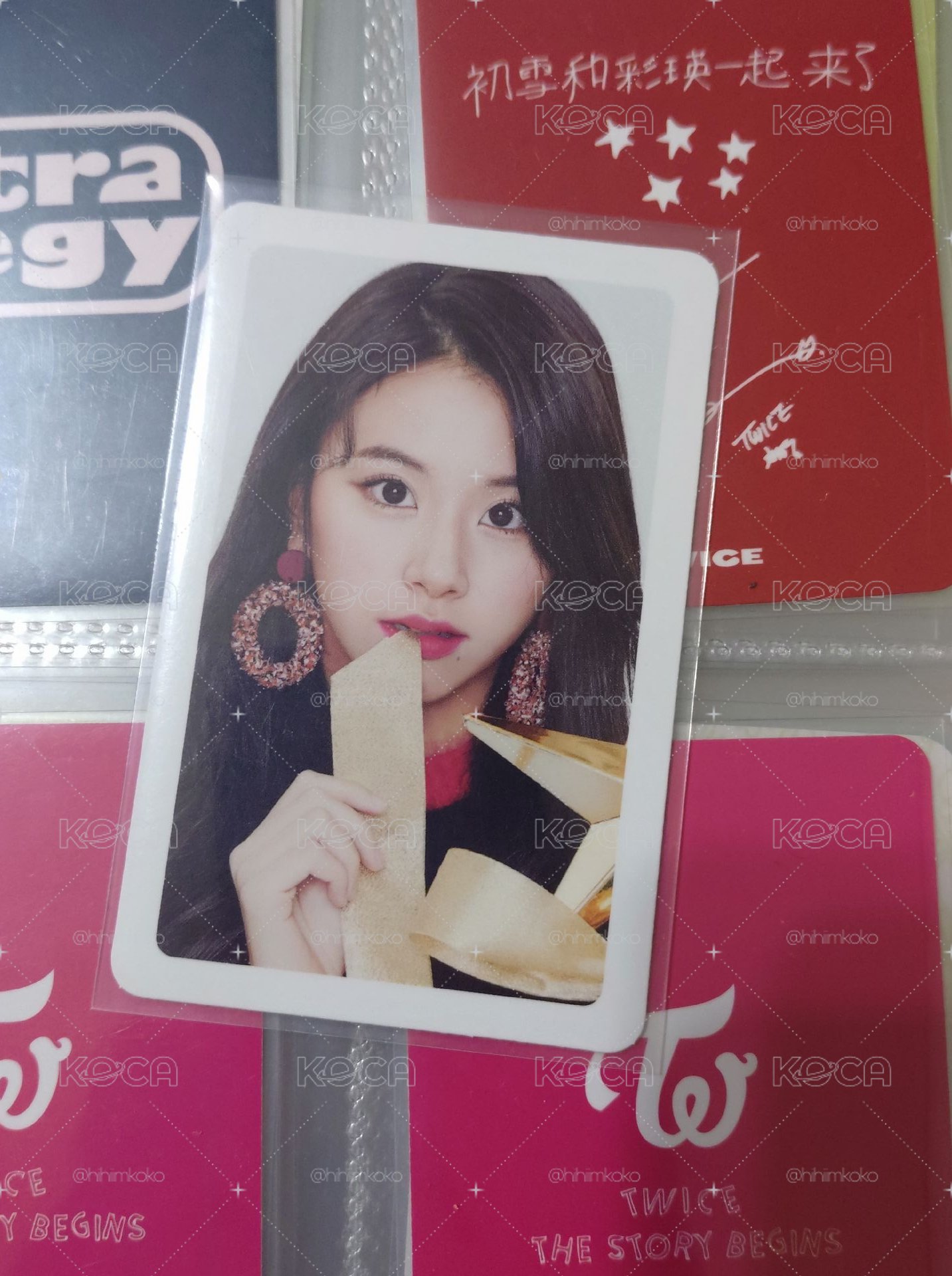 C.咬緞帶的孫彩瑛