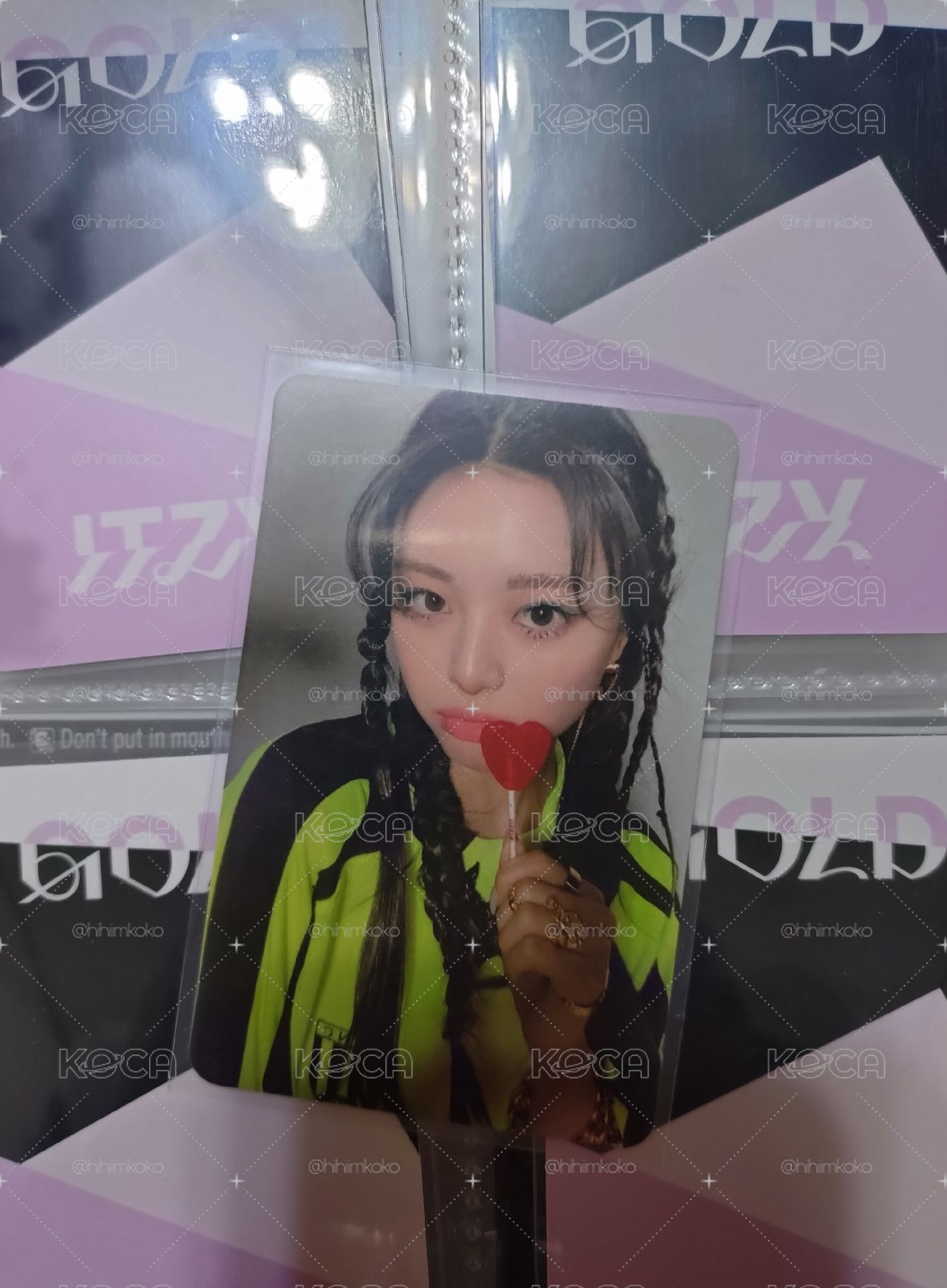 拿愛心棒棒糖的小申