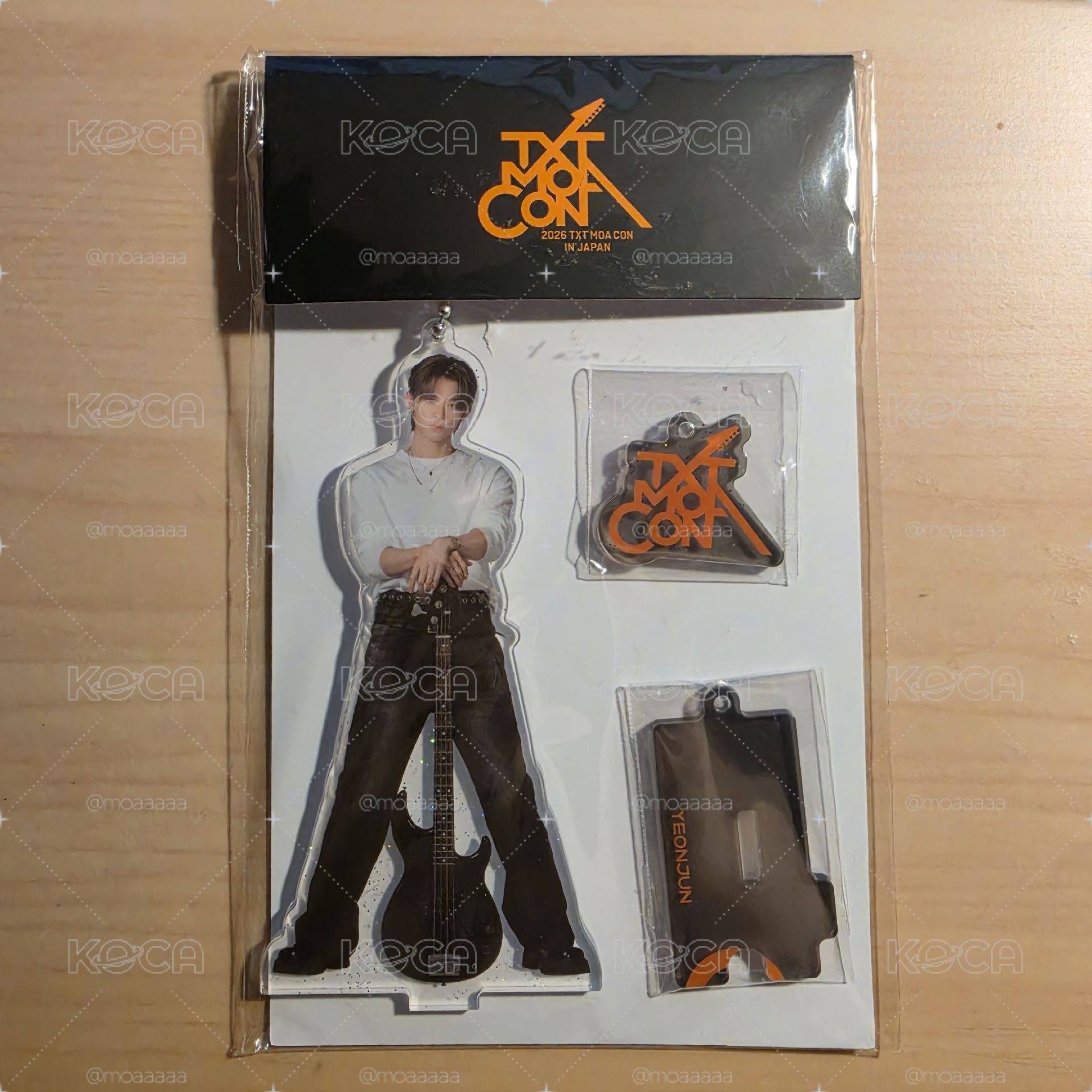 然竣 moa con 立牌