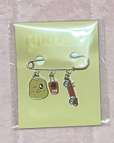 圓奎別針襟章