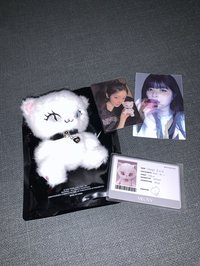 ANNA 拿著貓貓
