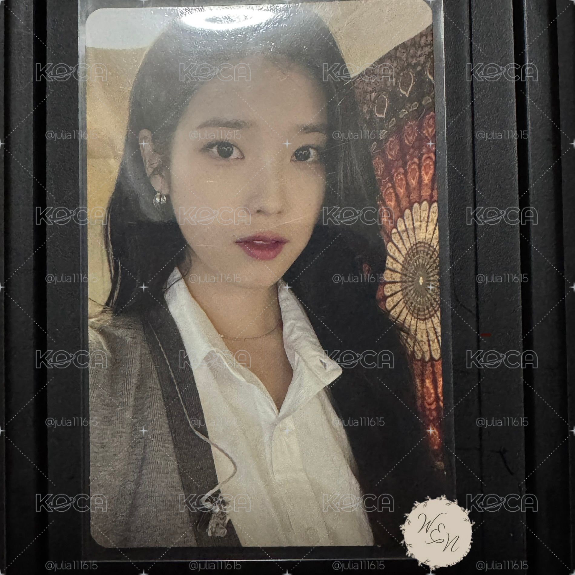 IU 李知恩 2023年曆小卡