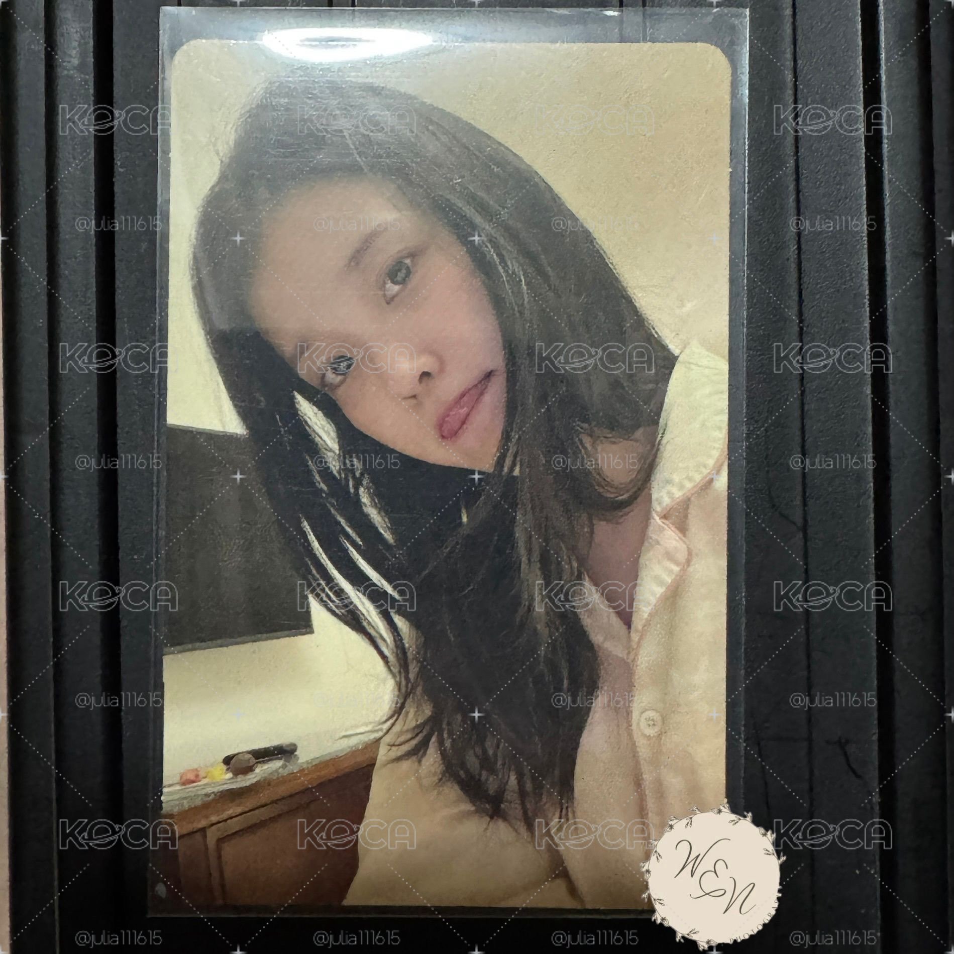 IU 李知恩 2023年曆小卡