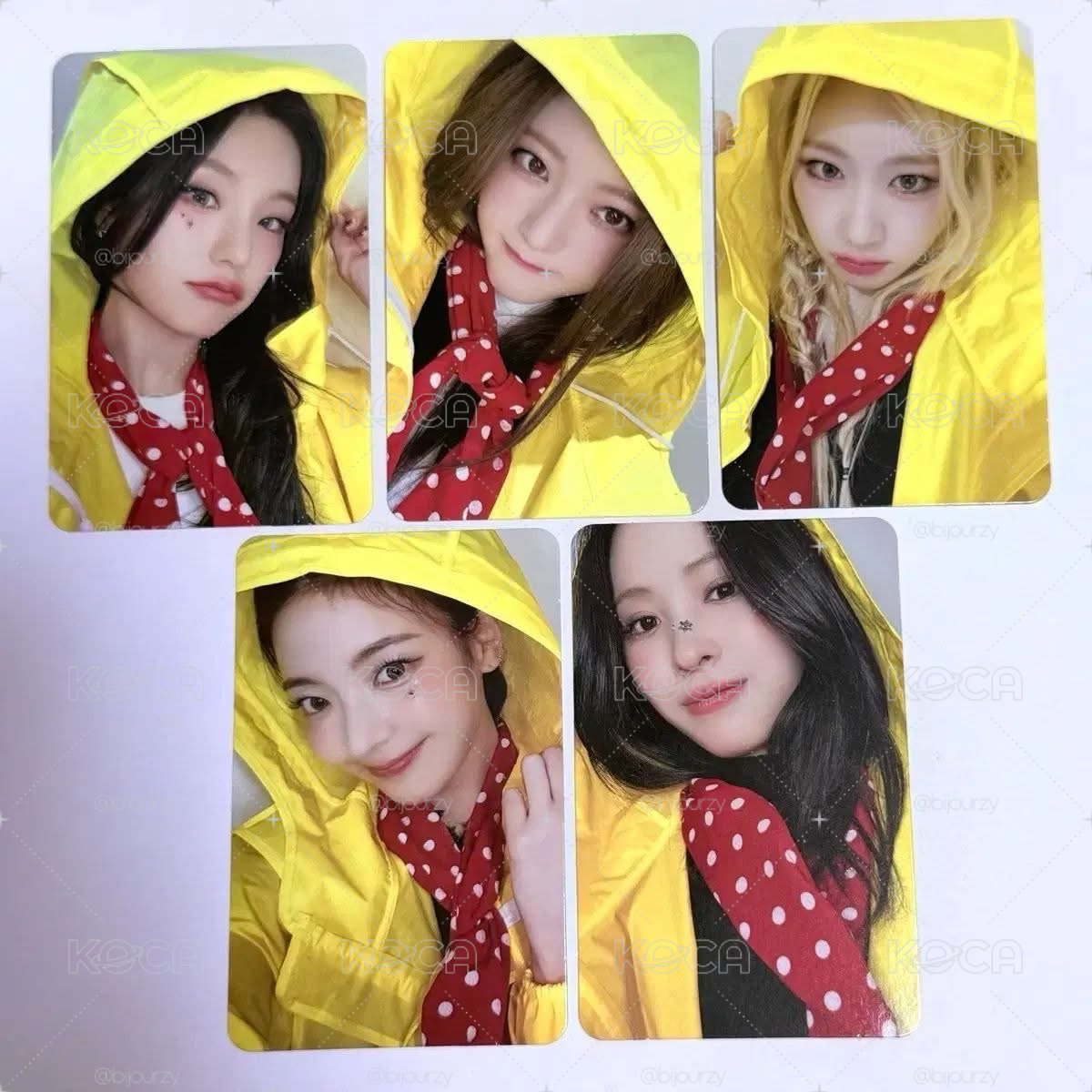 ITZY 雨衣領