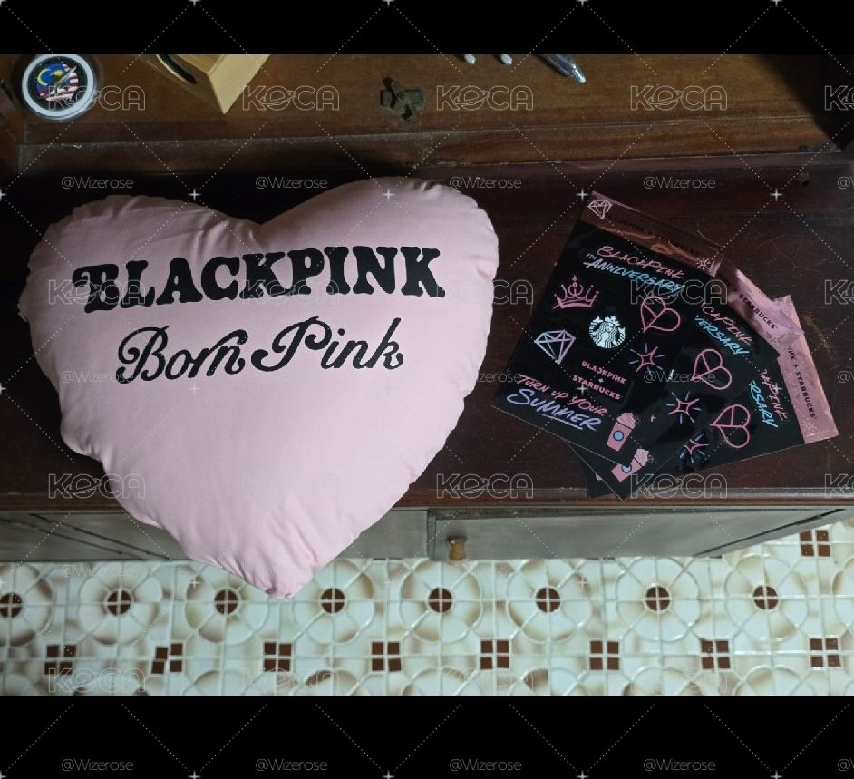 BLACKPINk聯名抱枕和貼紙