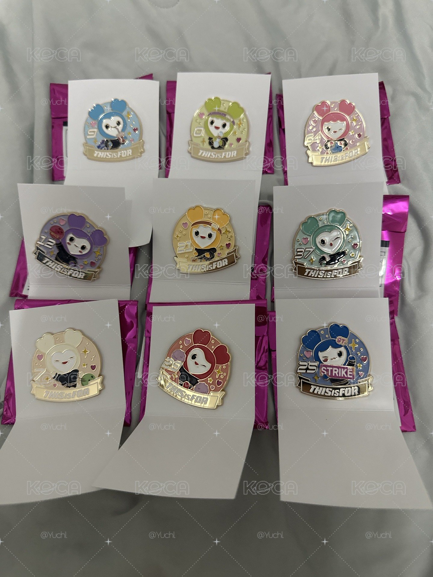 TWICE 金屬徽章