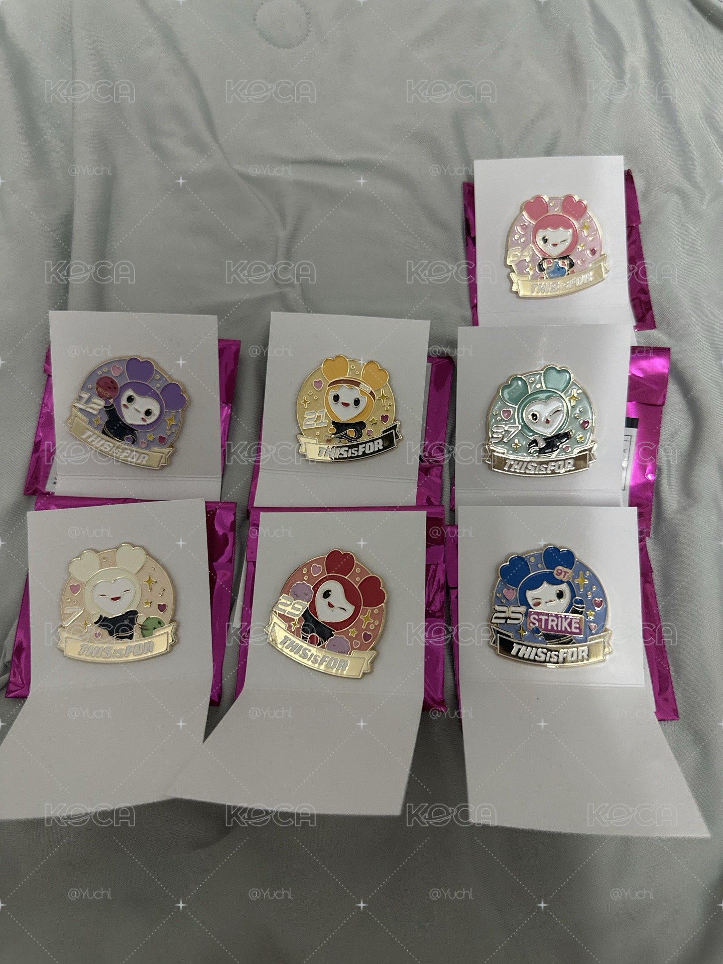 TWICE 金屬徽章