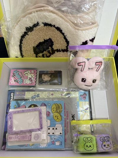 IU 25年年曆+七期會員禮
