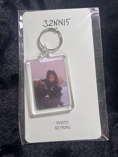 Jennie照片展周邊