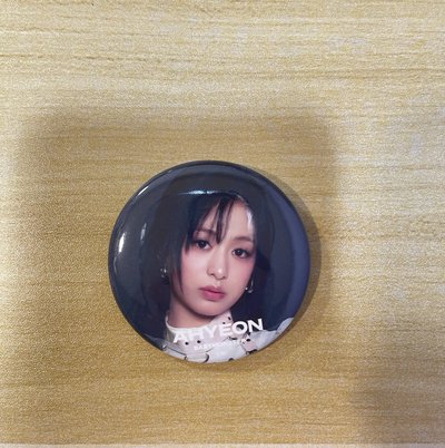 BABYMONSTER 日週 춤 (CHOOM)徽章 